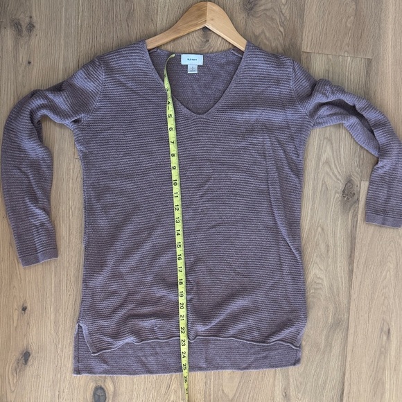 🌸 Old Navy Mauve Long Sleeve V-Neck Tee
Size Small - Picture 7 of 7